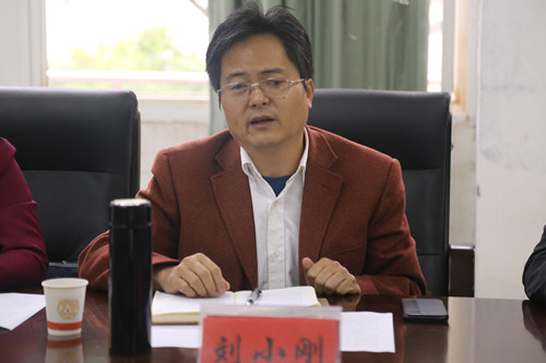 州人大常委会副主任刘小刚作指示